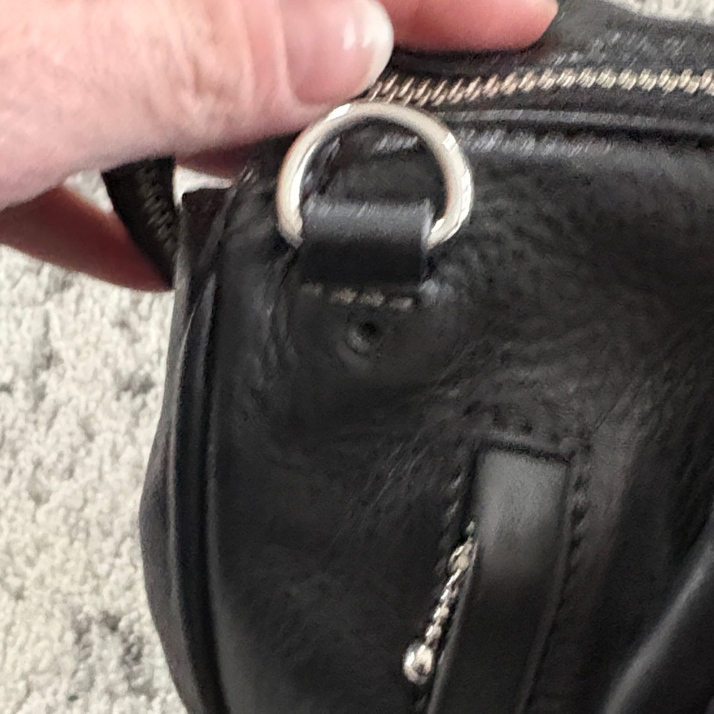 Roots Black Pebbled Leather Tote Bag with Removable Strap - Picture 6 of 13